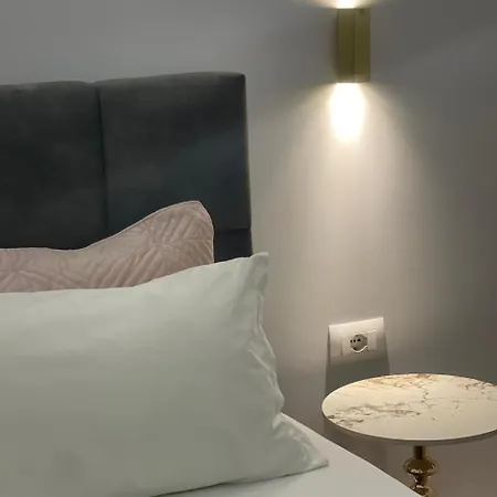 Lindi's 1 5 Apartament Tirana
